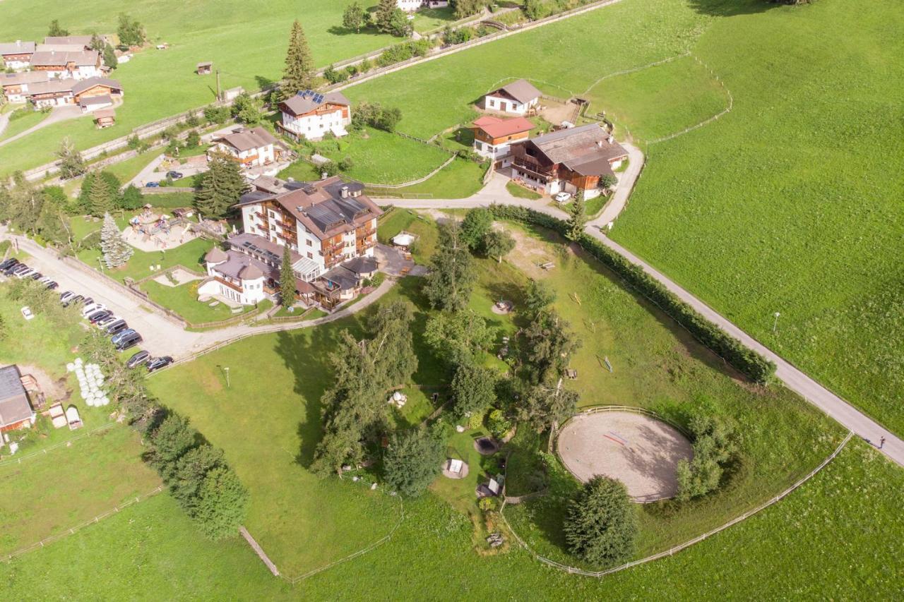 Familienhotel Replerhof Mit Kinderbetreuung Prägraten Exteriör bild